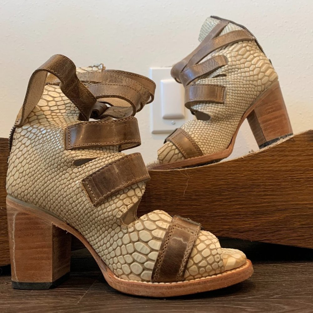 Freebird by Steve Madden Bond White Snake Skin Sandals